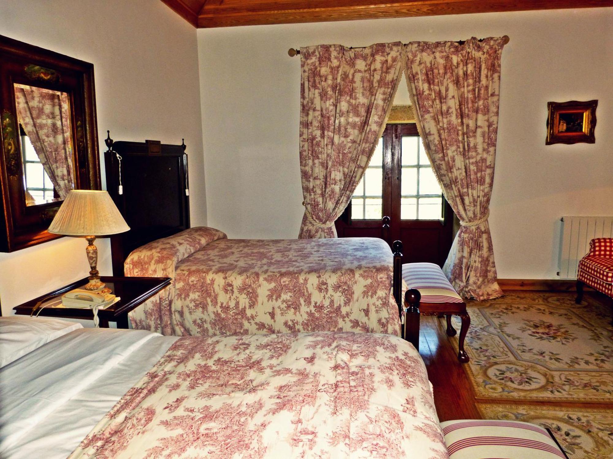 ホテル ルーラル カサ ドス ヴィスコンデス ダ ヴァルゼア ラメゴ 部屋 写真